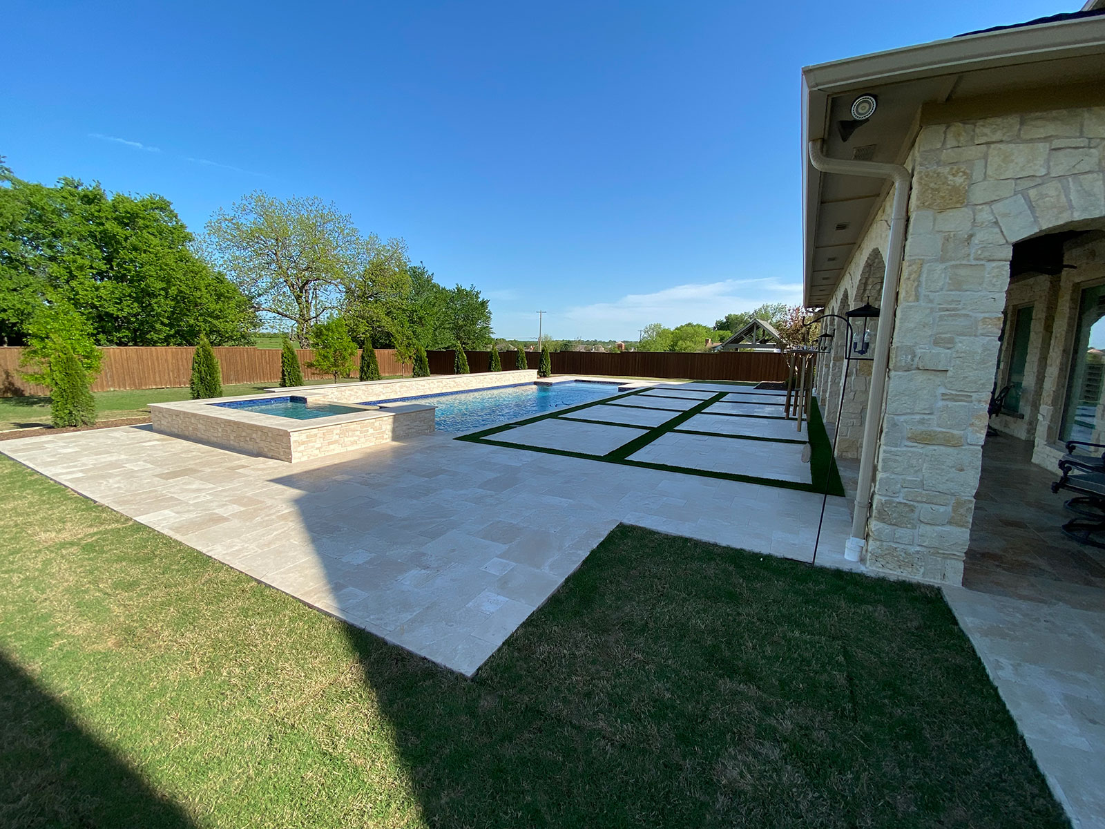 ivory-tumbled-travertine-pavers