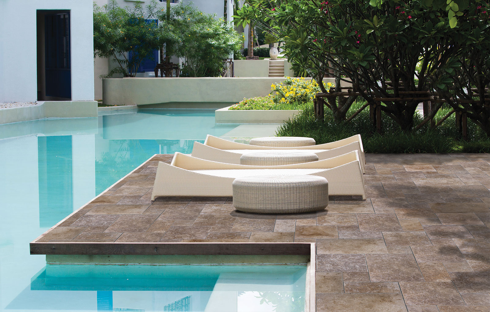 noce-travertine-tumbled-pavers