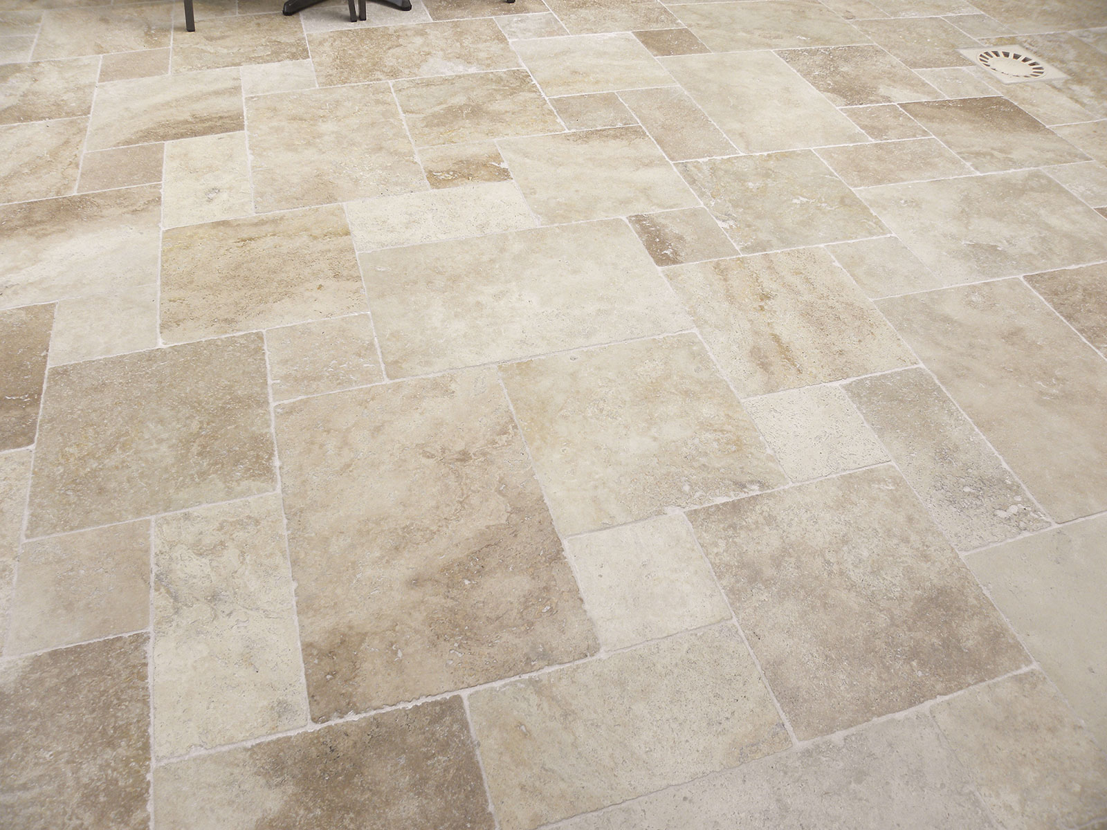 nuance-travertine-tumbled-pavers