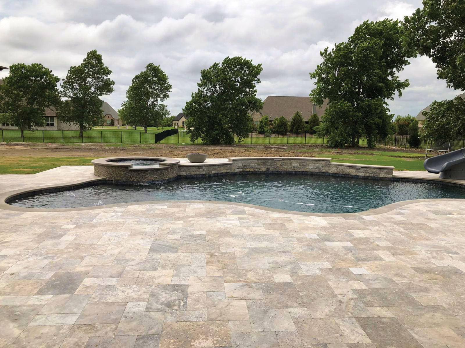 silver-travertine-tumbled-pavers