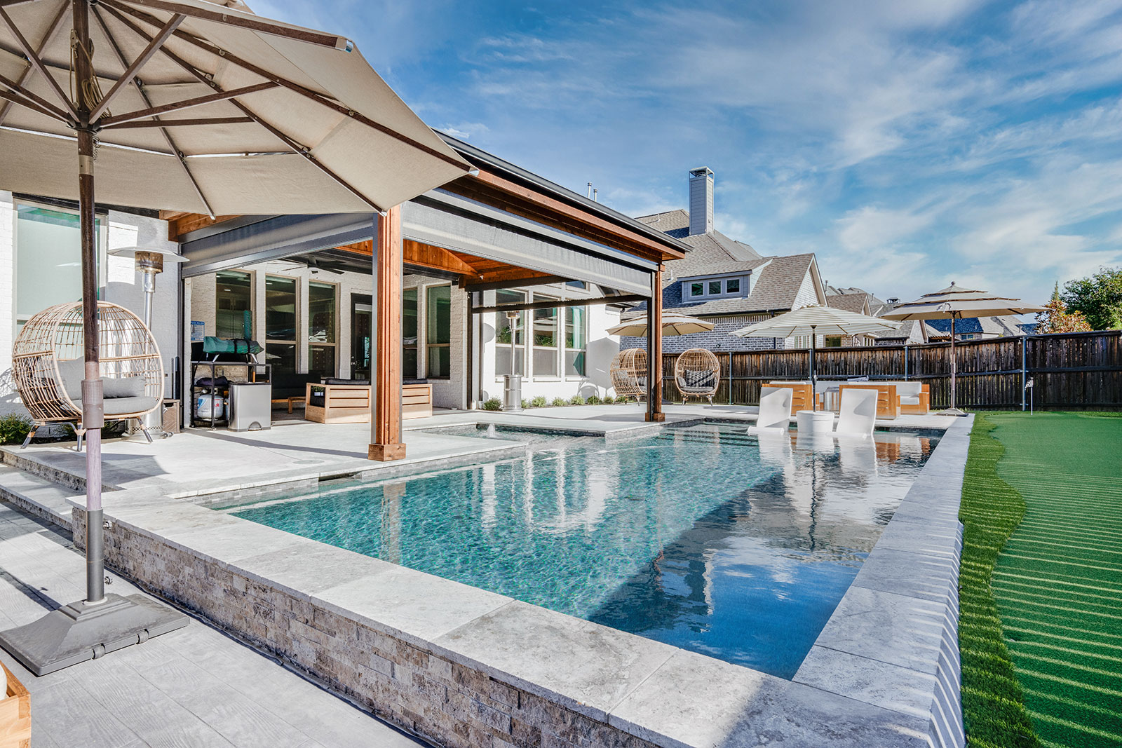 silver-travertine-tumbled-pavers